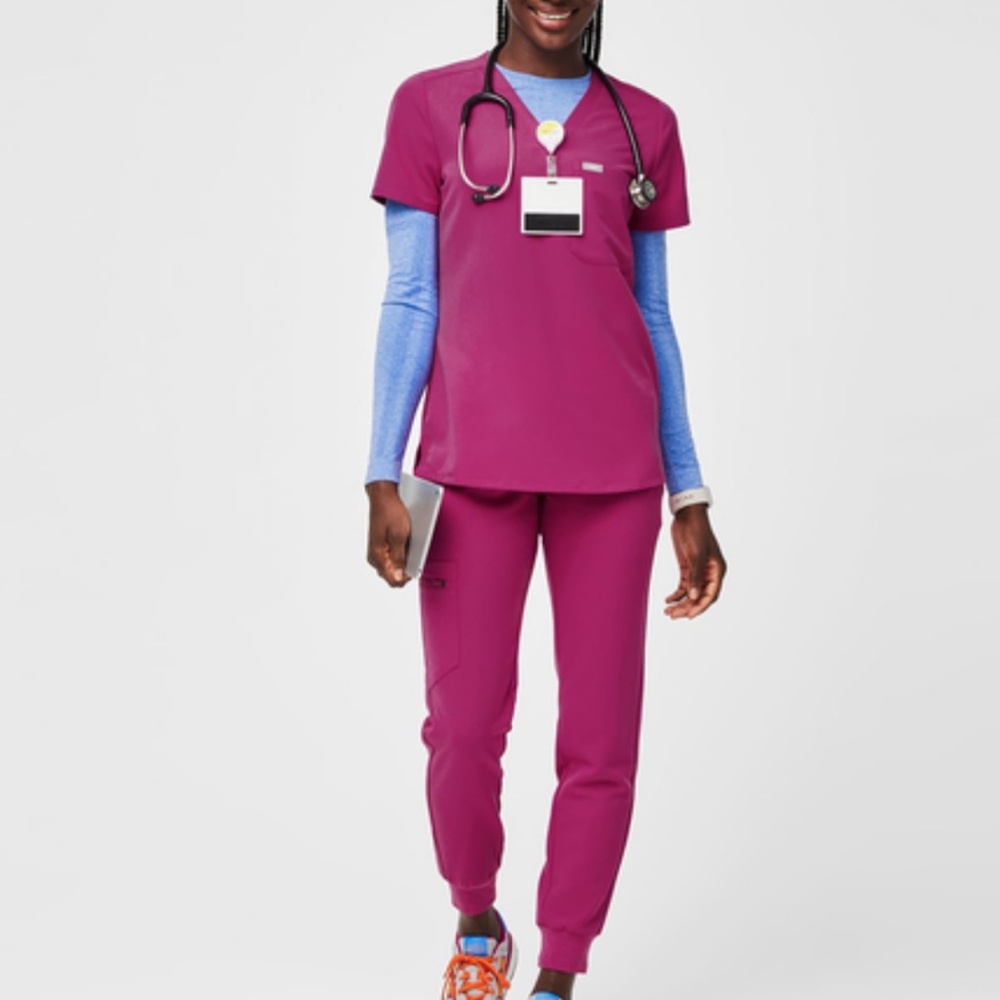 Figs scrub sets Catarina 1 pocket top + Zamora joggers pants in Raspberry sorbet